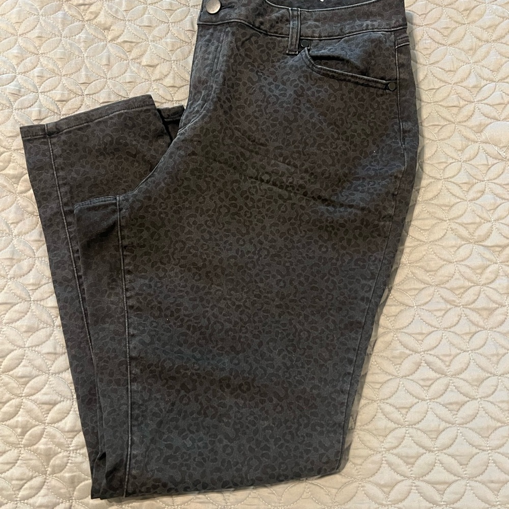 Stylish Black Patterned Jeans